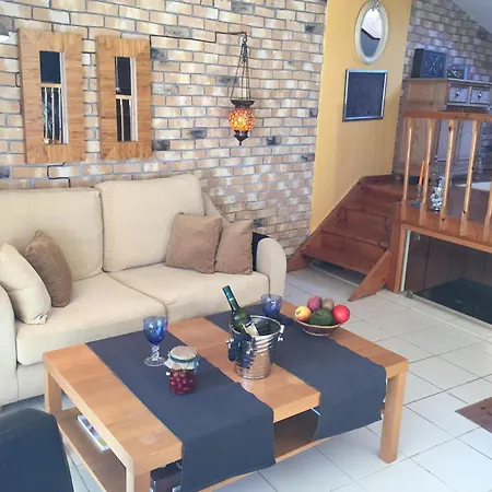 Comfortable With Sea View - 85 M² In